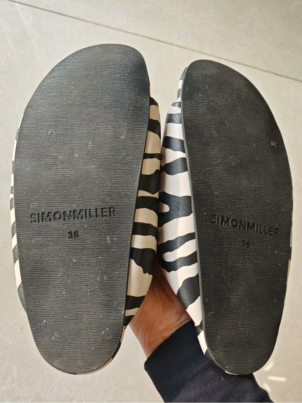 SIMONMILLER Zebra Bubble Slide Sandals - size 36, pre-owned - Picture 6 of 6